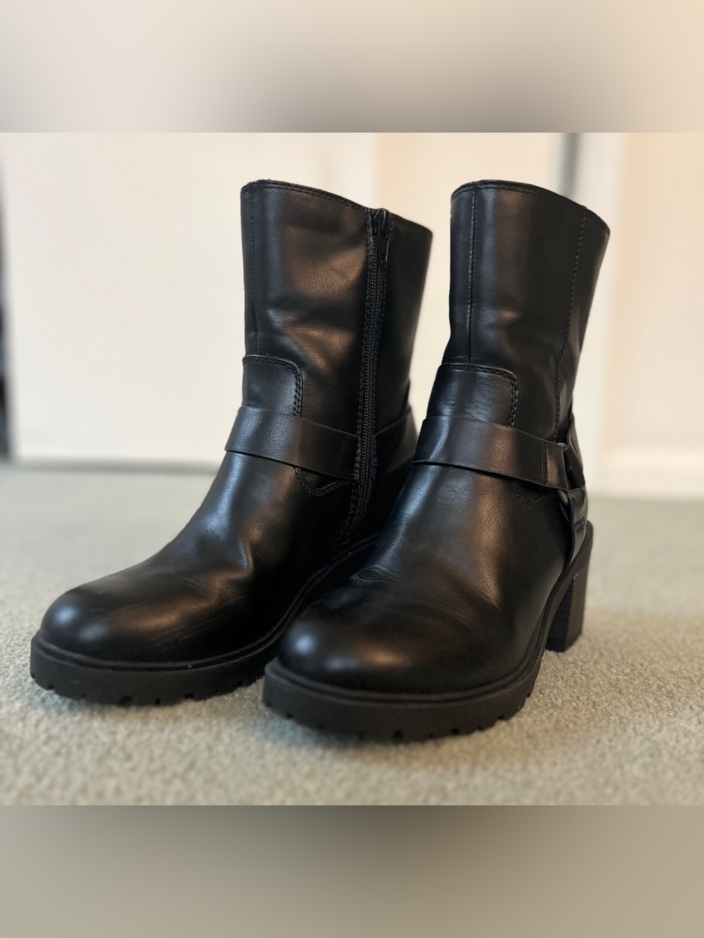 WOMEN’S MID-CALF THICK HEEL BOOT WITH INSIDE ZIPPER AND CUSHIONED INSOLES SIZE 7